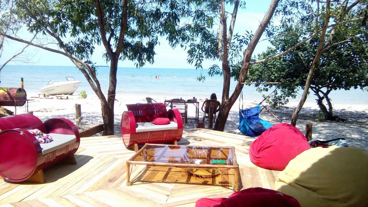Hôtel The Boarding House à Sihanoukville Extérieur photo