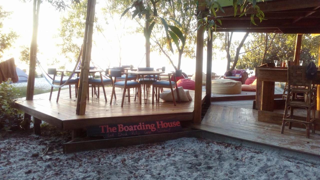 Hôtel The Boarding House à Sihanoukville Extérieur photo
