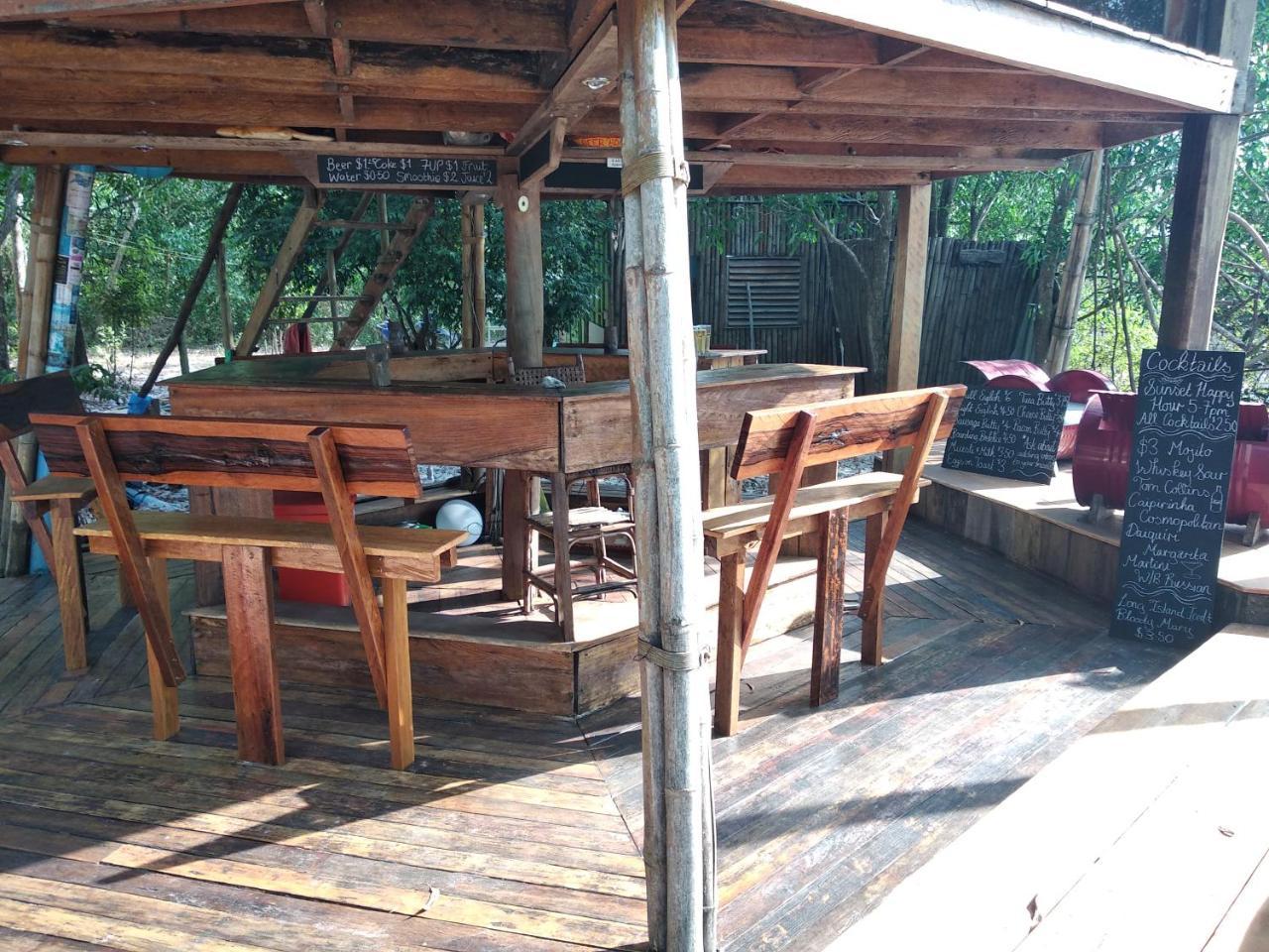 Hôtel The Boarding House à Sihanoukville Extérieur photo