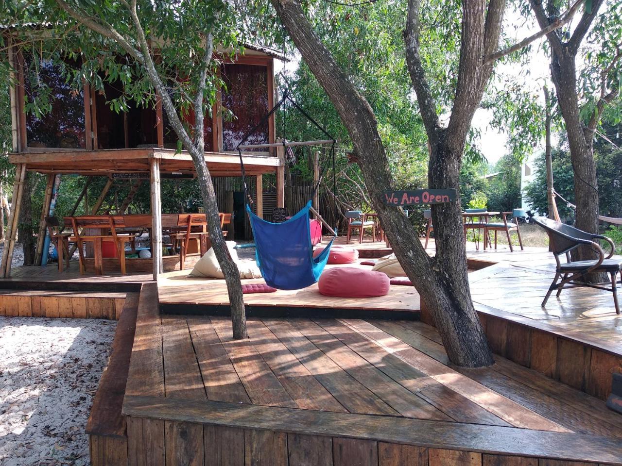Hôtel The Boarding House à Sihanoukville Extérieur photo