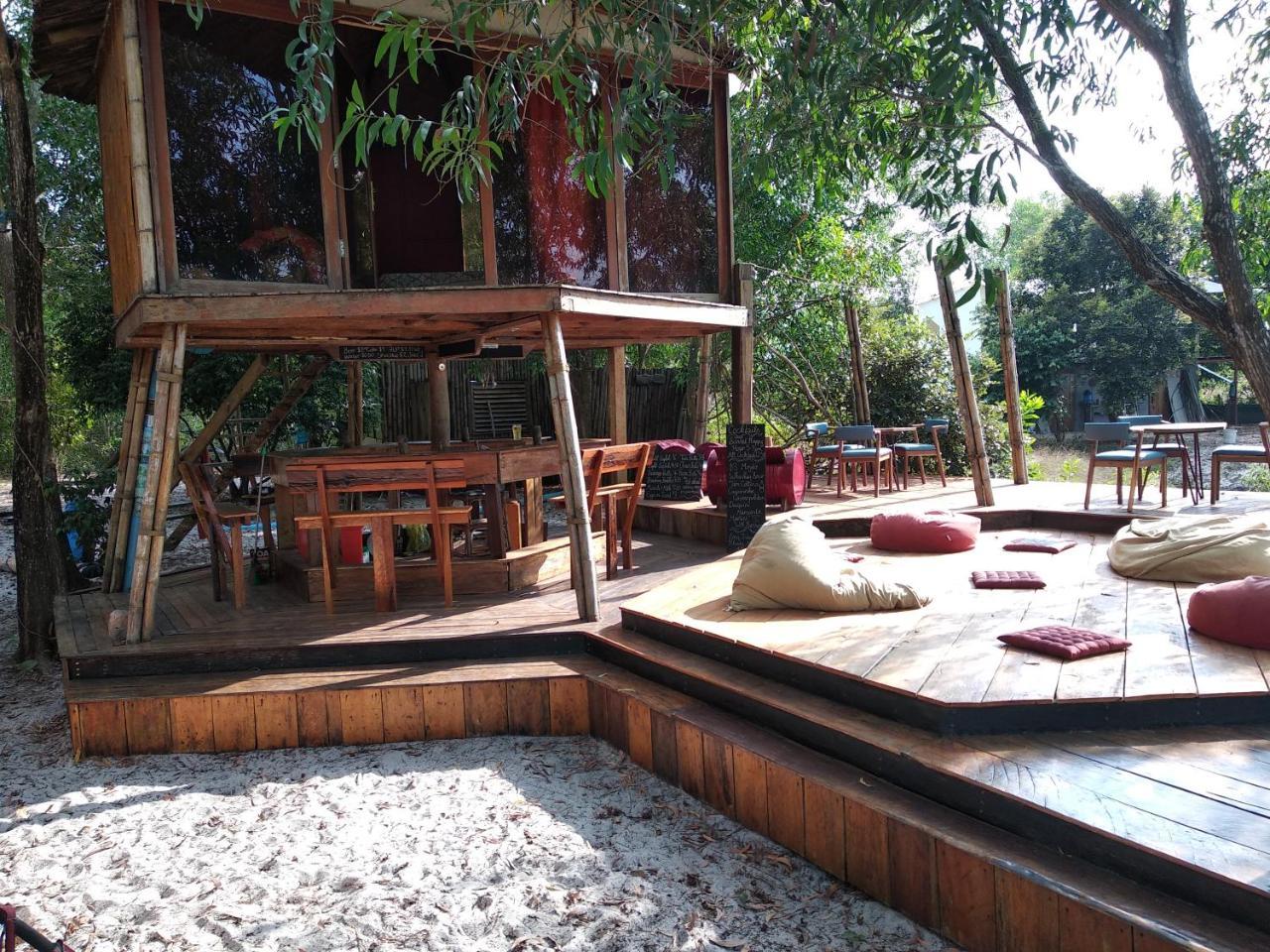 Hôtel The Boarding House à Sihanoukville Extérieur photo