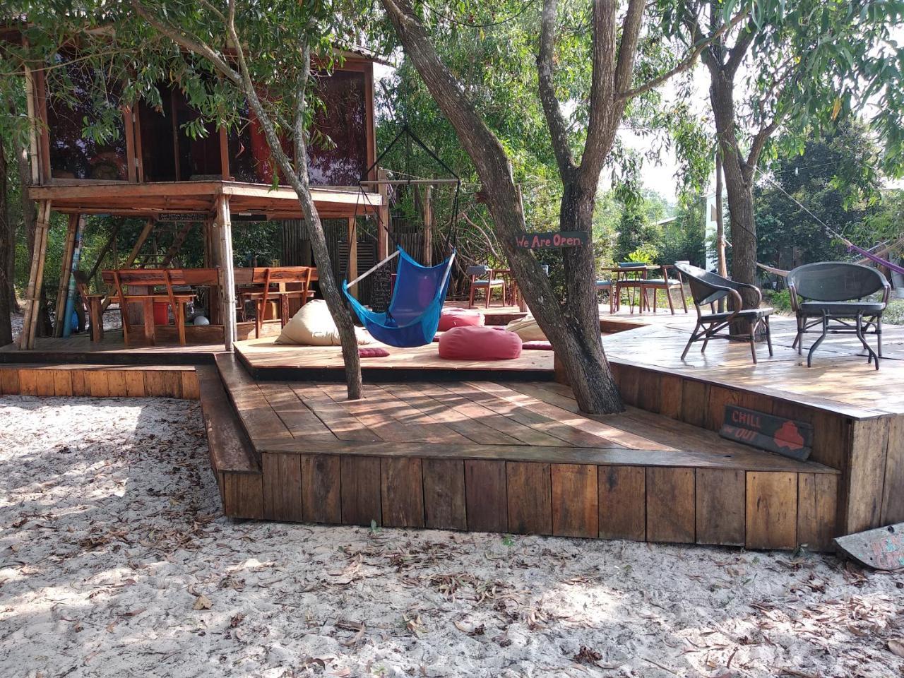 Hôtel The Boarding House à Sihanoukville Extérieur photo